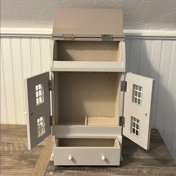 RARE! Pottery barn dollhouse large jewelry box - Picture 2 of 2